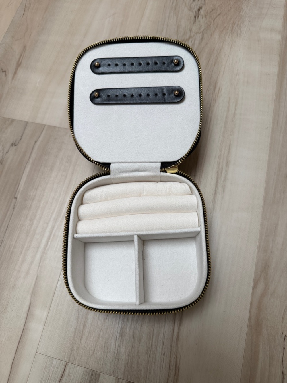 Compact Black Leather Zip Travel Jewelry Case